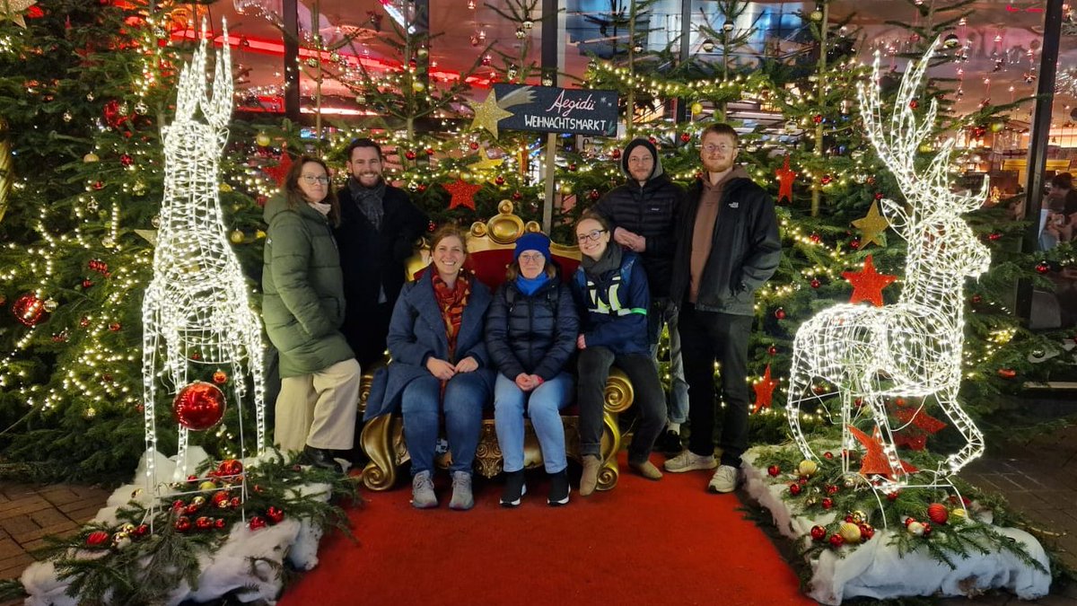 We had lots of fun during yesterday's mid-week trip to the Christmas Markets in Münster and couldn't pass up the opportunity to take a cheesy photo 😄