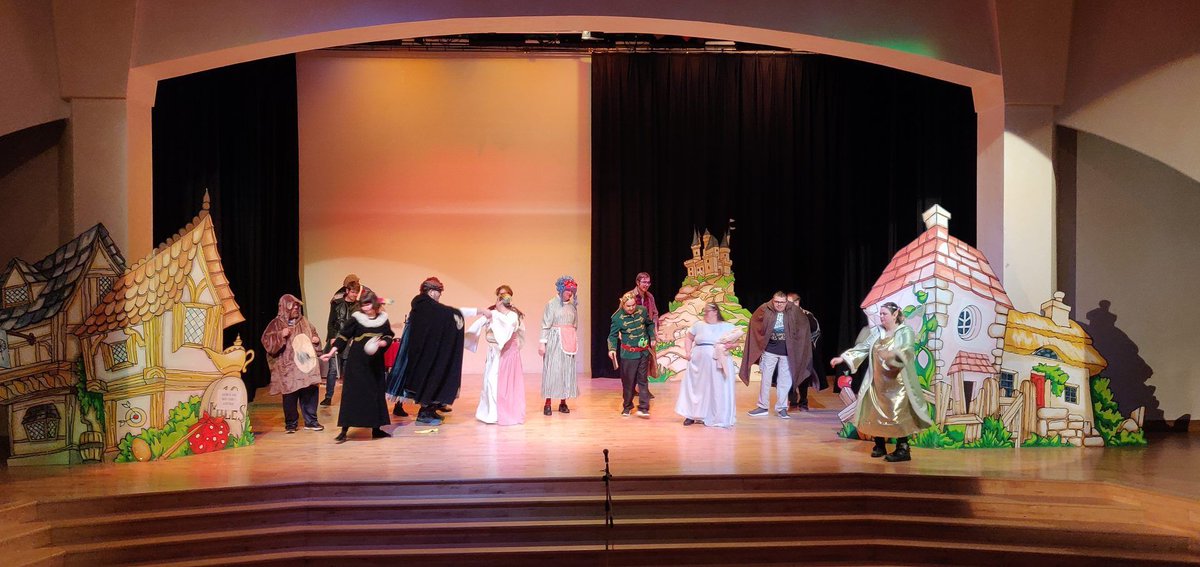 We thoroughly enjoyed The Disappearing Castle panto by our Performing Arts Workshop. They presented a hilarious play with witty jokes.
Andrew M, one of our creative writing and centre-stage participants, wrote the panto. It was the first time one of our participants had written a