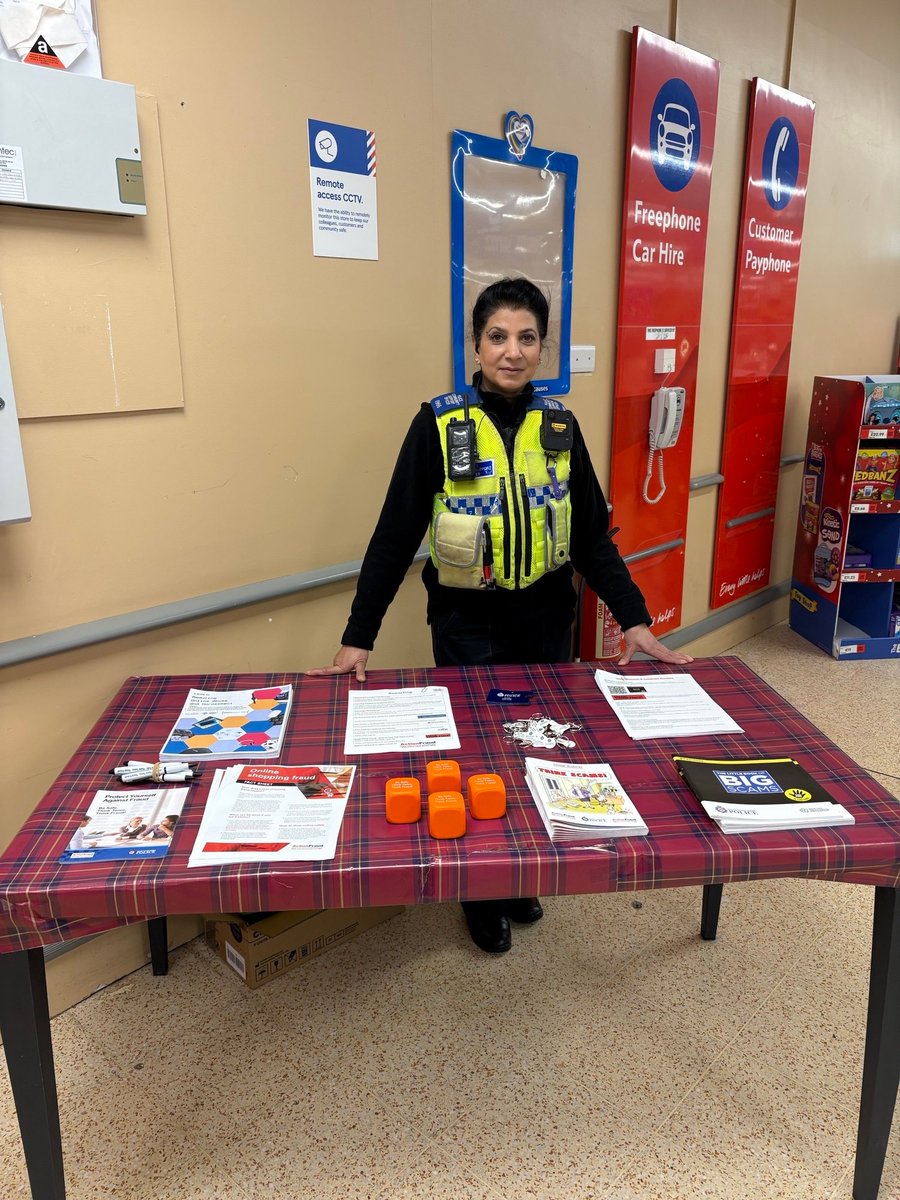 On Wednesday 18th December PCSO's Niazi and Butcher were at Tesco, Halifax Road to give out advice on Fraud.
If you see our Officers out and about please stop and say hello!
#fraudprevention #InTheCommunityForTheCommunity #NPT