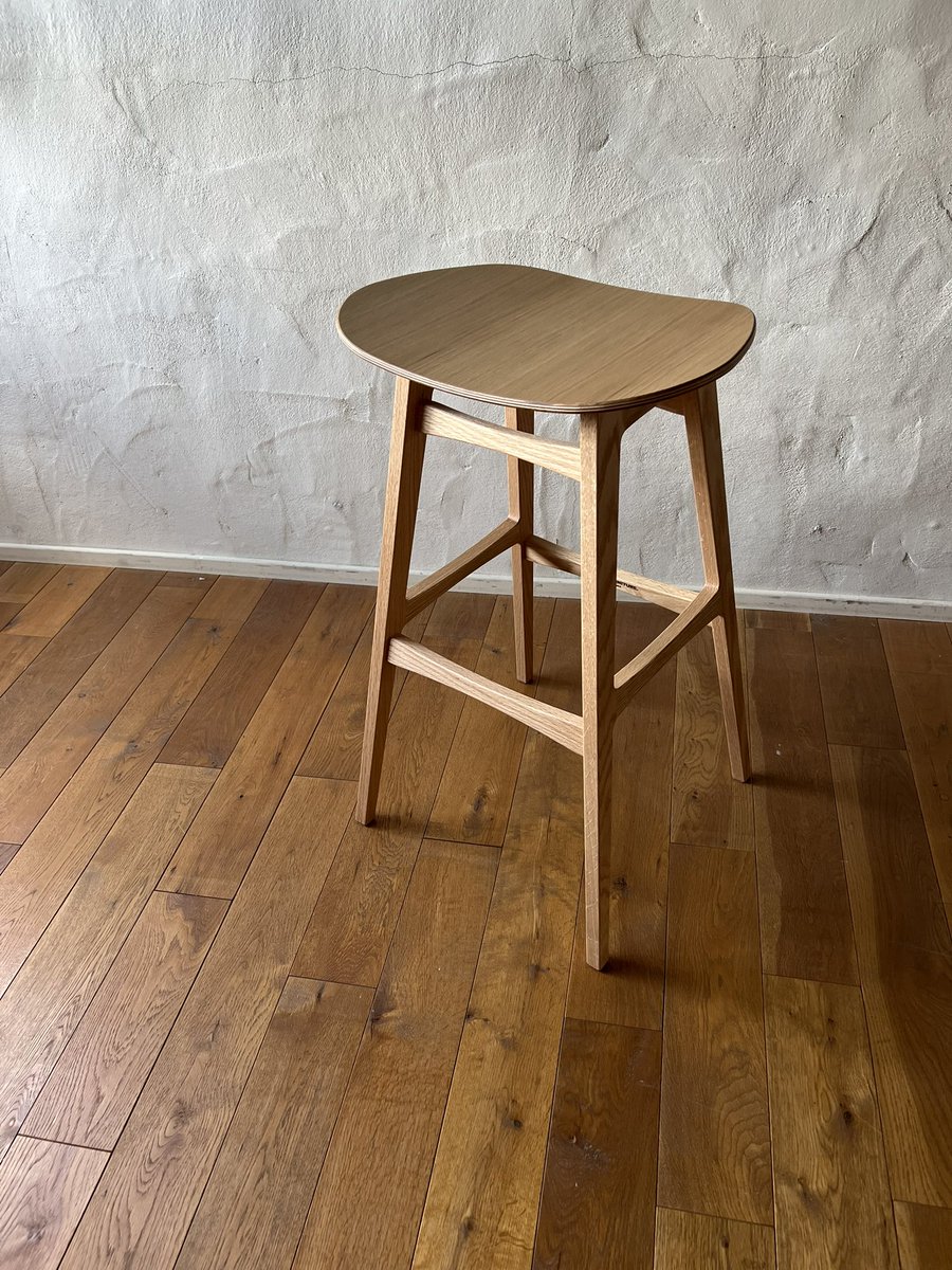 InfoOnehand's tweet image. 🌳オーク材のフレームに心地よいフィット感のプライウッドのシートを使用したDC-Nスツール

カウンターの高さに合わせ 脚の長さを最大-100(mm)までカット可能です

#chair #highstool #counterstools #onehandfurniture