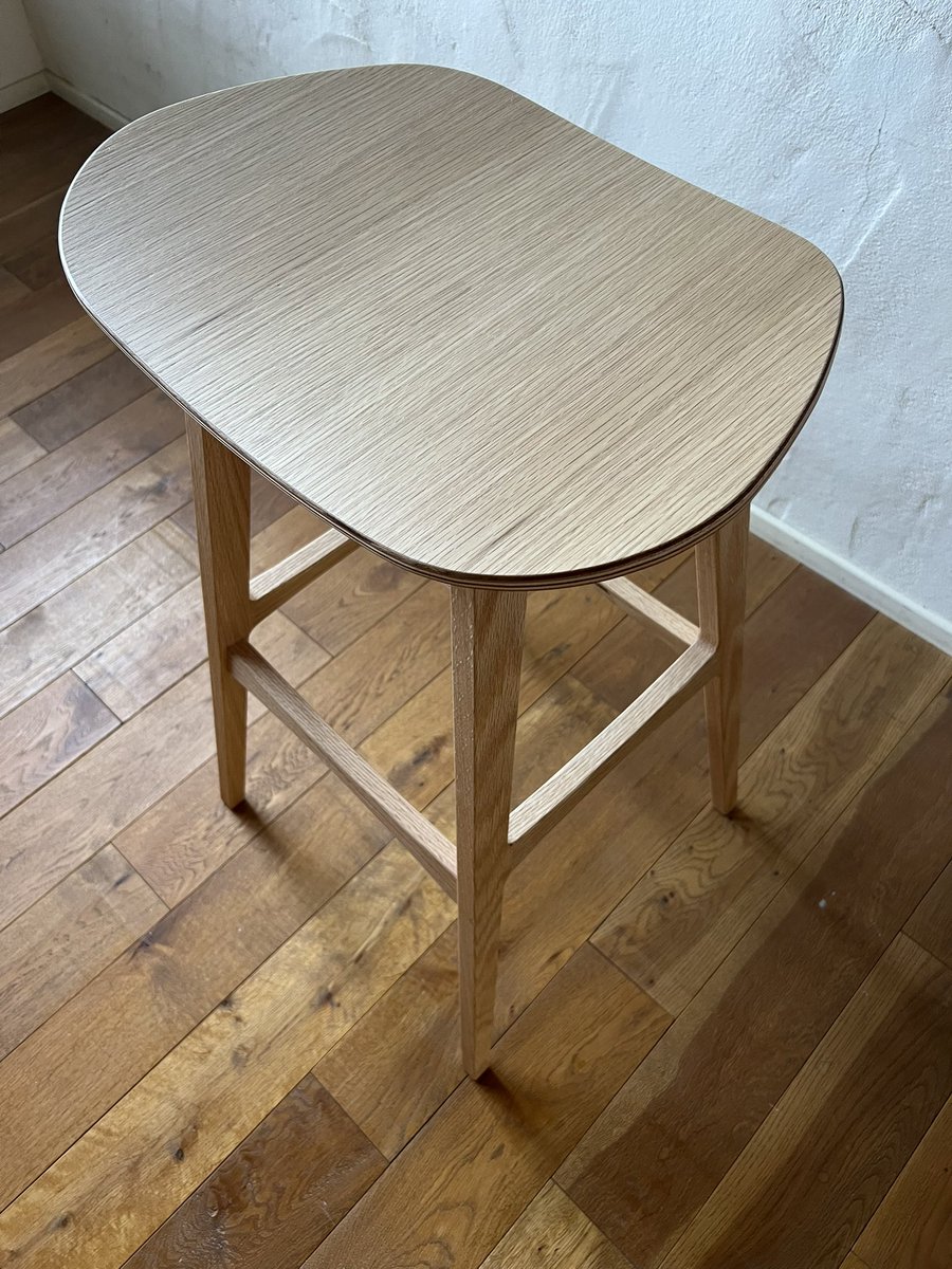 InfoOnehand's tweet image. 🌳オーク材のフレームに心地よいフィット感のプライウッドのシートを使用したDC-Nスツール

カウンターの高さに合わせ 脚の長さを最大-100(mm)までカット可能です

#chair #highstool #counterstools #onehandfurniture