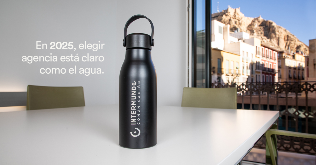 💁🏽‍♀️ ¿Qué tal si nos conocemos? Ven a la calle Labradores, tómate un café con nosotros y descubre todo lo que hacemos en Intermundo Comunicación. 💧 Y si no lo ves claro, te llevas nuestra botella reutilizable. 😉
