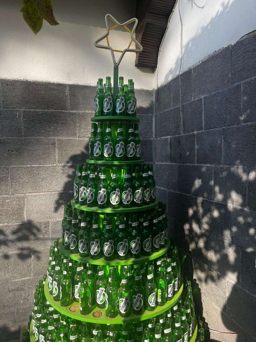 Dagbog fra Damaskus

Gunnar Willum er tilbage i Syrien for første gang i 12 år. 

Der er pyntet op foran hotellet🎄🍺

Det og meget andet i dagens Pilestræde 
berlingske.dk/podcast-pilest…