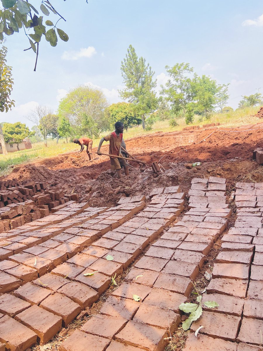 SimonNyeko_'s tweet photo. Almost three weeks without rain in Gulu,its high time to make money in another way
#EconomicGrowth https://t.co/3TSVNaCRNu