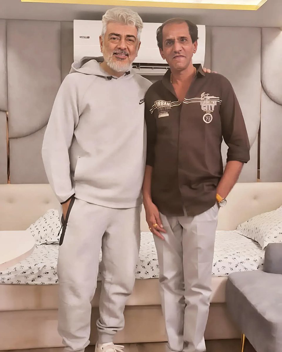 MASSAJITH's tweet image. Thala Ajith Kumar and Vaiyapuri spotted together at the GoodBadUgly shooting spot! 🖤🔥 A legendary reunion after 16 years since Aegan (2008)! Nostalgia hits hard! 😍🎥✨ 

#AjithKumar #Vaiyapuri #GoodBadUgly #ThalaAjith