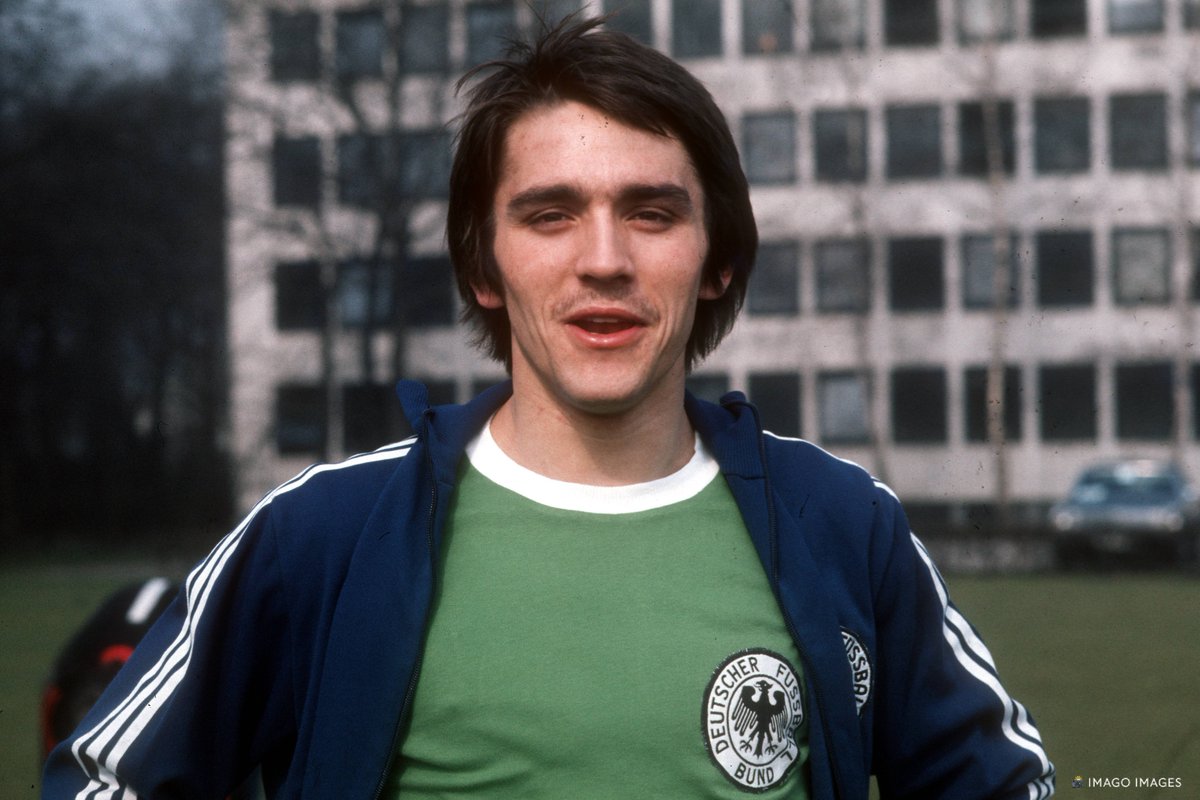 DFB_Team's tweet photo. 7️⃣5️⃣ Alles Gute zum Geburtstag, Jupp #Kapellmann! 🎉
🏆 Weltmeister 1974 https://t.co/2VNmNq48vT