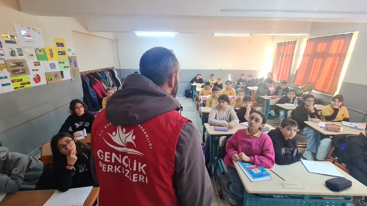 GSB_AydinGM's tweet photo. Mustafa Kiriş Ortaokulu'nda, Aydın Gençlik Merkezimizin kulüp, atölye faaliyetlerimizi tanıttık. İzcilik çalışmalarımız hakkında bilgilendirmede bulunduk. #GençlikMerkezleri #İzcilik #GSBHepYanında https://t.co/WanU5dcBUX