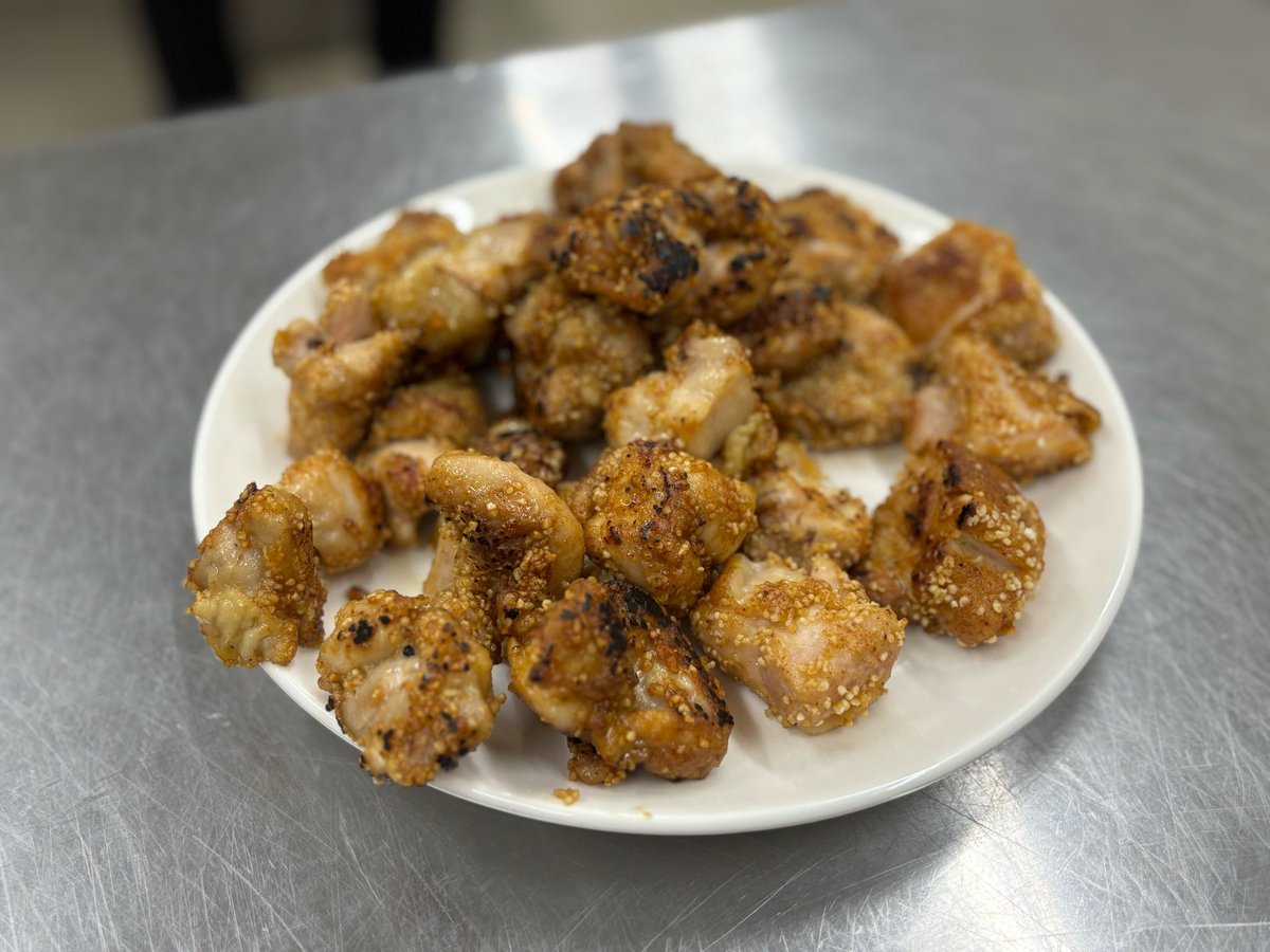 CocoColor12's tweet image. 昨日の調理実習
ココズキッチンで
『揚げずに唐揚げ』
を作りました！🍗

揚げる唐揚げとは少し違い
それはそれで
美味しかったようです！😋

#自立訓練事業所 #就労移行支援事業所 #自立訓練と就労支援の4年型 #枚方市 #御殿山 #cococolor #ココカラー #ココズキッチン