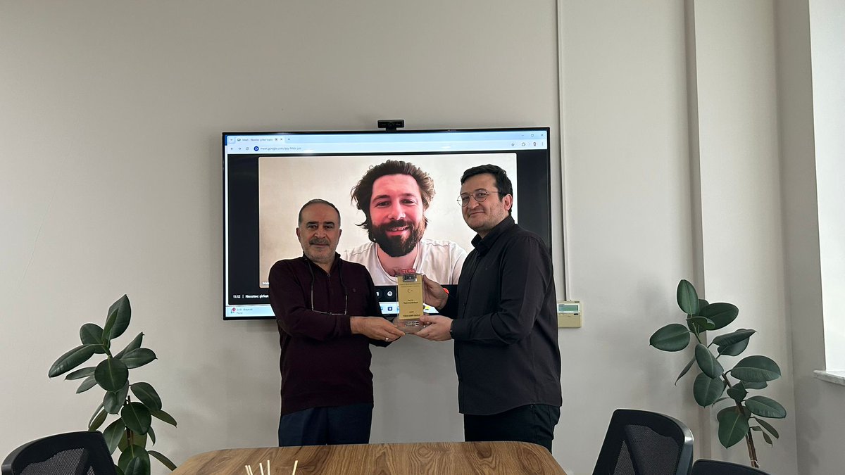 Öğrencim Prof.Dr.Tuğrul Çetinkaya TUBA-GEBİP ödülünü aldı. Metalurji ve Malzeme Müh. Bölümü ve SAÜ için büyük onur ve prestij. Şahsım, NESSTEC ve Araştırma grubumuz adına  da büyük onur. Allah başarılarını daim kılsın. Darısı diğer arkadaşlarımızın ve öğrencilerimin başına