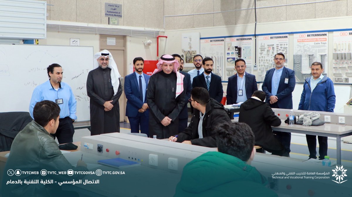 tvtc_g_dammam's tweet photo. قام سعادة نائب المحافظ لسياسات التدريب والجودة الدكتور/ عبدالله بن مستور المرزوق بزيارة تفقدية للكلية التقنية بالدمام برفقة مدير عام تقني الشرقية، حيث التقى بمنسوبي الكلية، واطّلع على سير الاختبارات العملية، واستعرض أبرز الإنجازات والخطط المستقبلية.
#تقني_الشرقية https://t.co/GkJVbpz9og