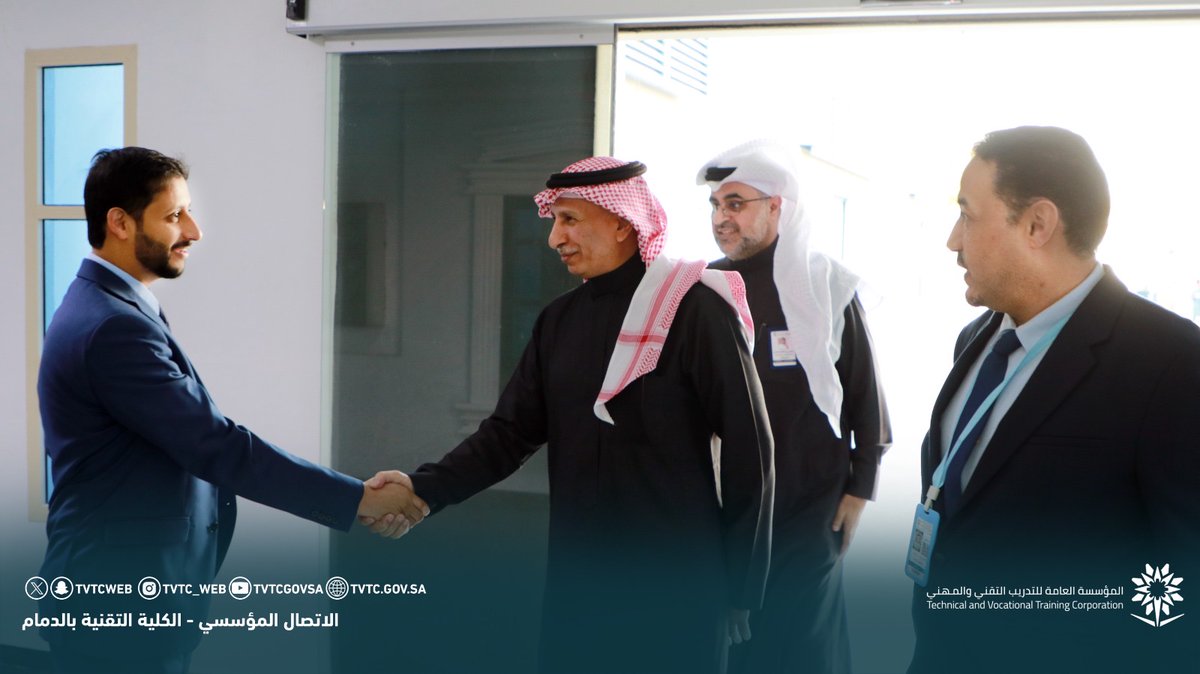 tvtc_g_dammam's tweet photo. قام سعادة نائب المحافظ لسياسات التدريب والجودة الدكتور/ عبدالله بن مستور المرزوق بزيارة تفقدية للكلية التقنية بالدمام برفقة مدير عام تقني الشرقية، حيث التقى بمنسوبي الكلية، واطّلع على سير الاختبارات العملية، واستعرض أبرز الإنجازات والخطط المستقبلية.
#تقني_الشرقية https://t.co/GkJVbpz9og