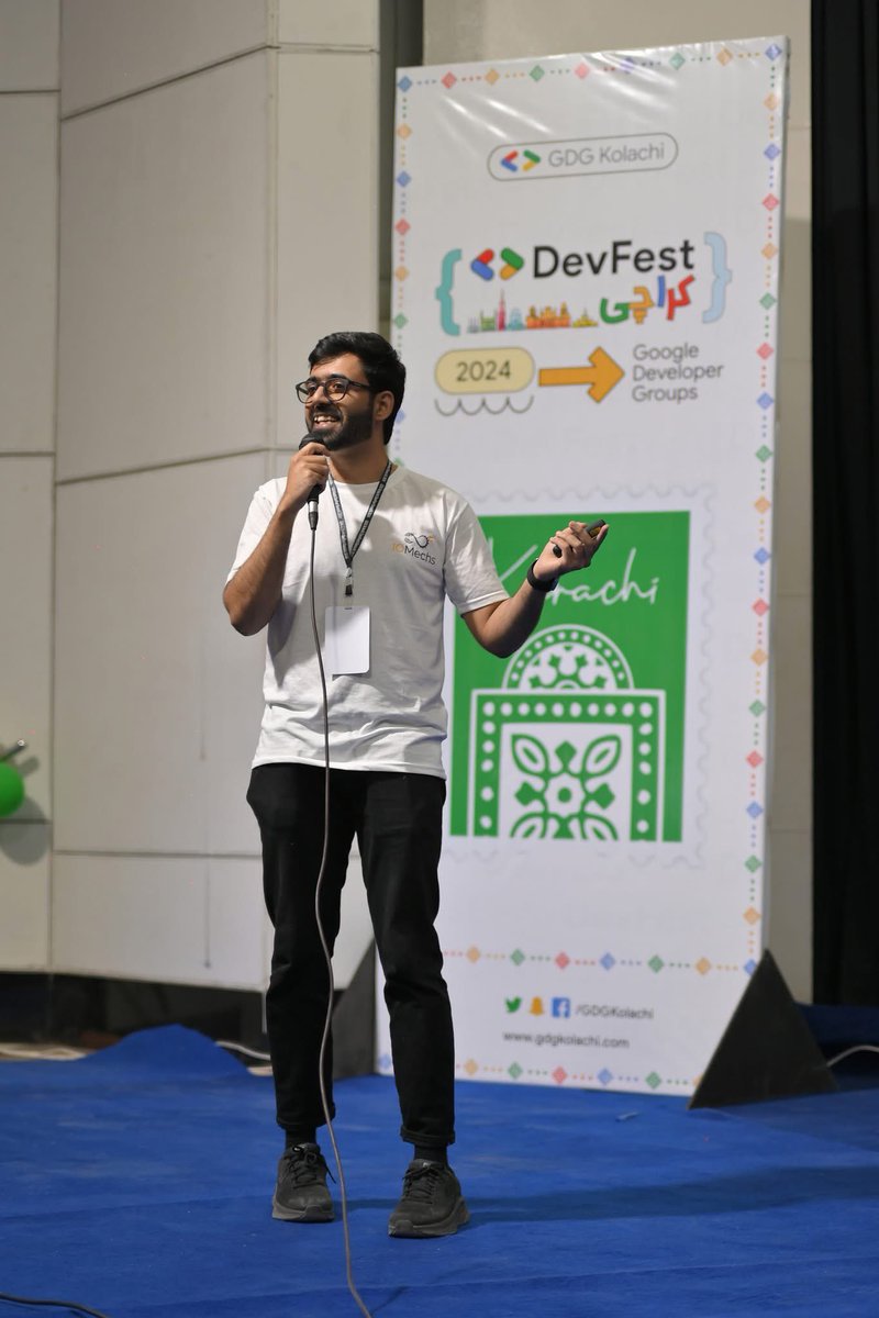 codewith_ahsan's tweet photo. Stories are the heart of every presentation/talk. People won’t remember your words, but they will remember how they felt. 
#speaker #devfestKarachi https://t.co/iubw5lDXwb