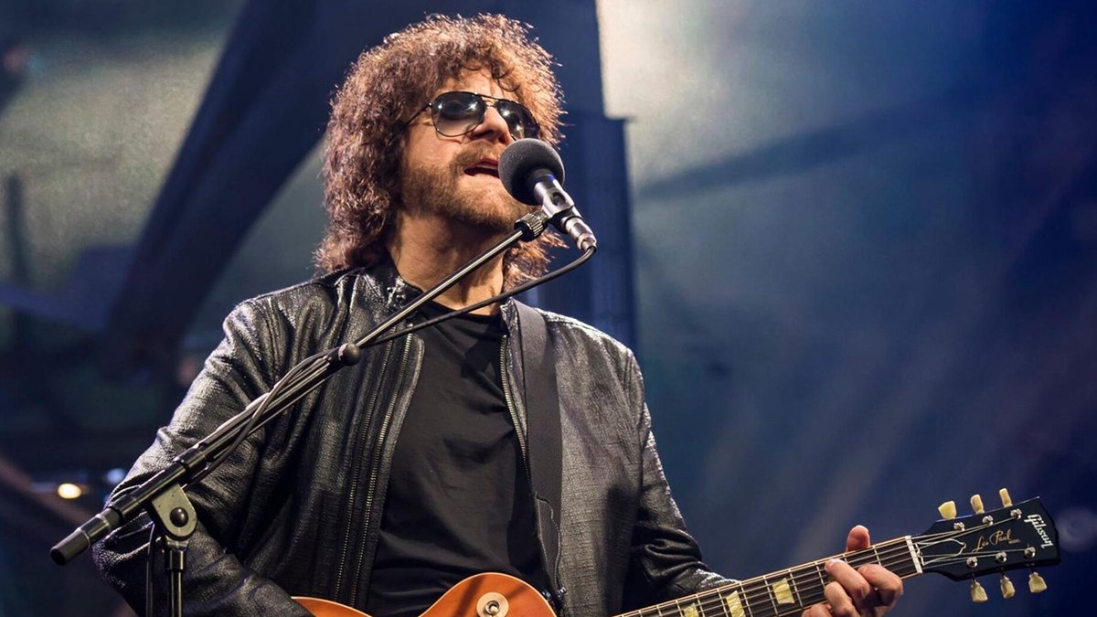 MOJO Magazine (@mojomagazine) on Twitter photo ELO’s Jeff Lynne: “This is not a farewell to music!”
Jeff Lynne speaks exclusively to MOJO’s about <a href="/JeffLynnesELO/">Jeff Lynne's ELO</a>'s farewell show at <a href="/BSTHydePark/">BST Hyde Park</a> next year, but promises more new music to come.
🔗Read the full interview: shorturl.at/Cm8W8 ELO’s Jeff Lynne: “This is not a farewell to music!”
Jeff Lynne speaks exclusively to MOJO’s about <a href="/JeffLynnesELO/">Jeff Lynne's ELO</a>'s farewell show at <a href="/BSTHydePark/">BST Hyde Park</a> next year, but promises more new music to come.
đź”—Read the full interview: shorturl.at/Cm8W8