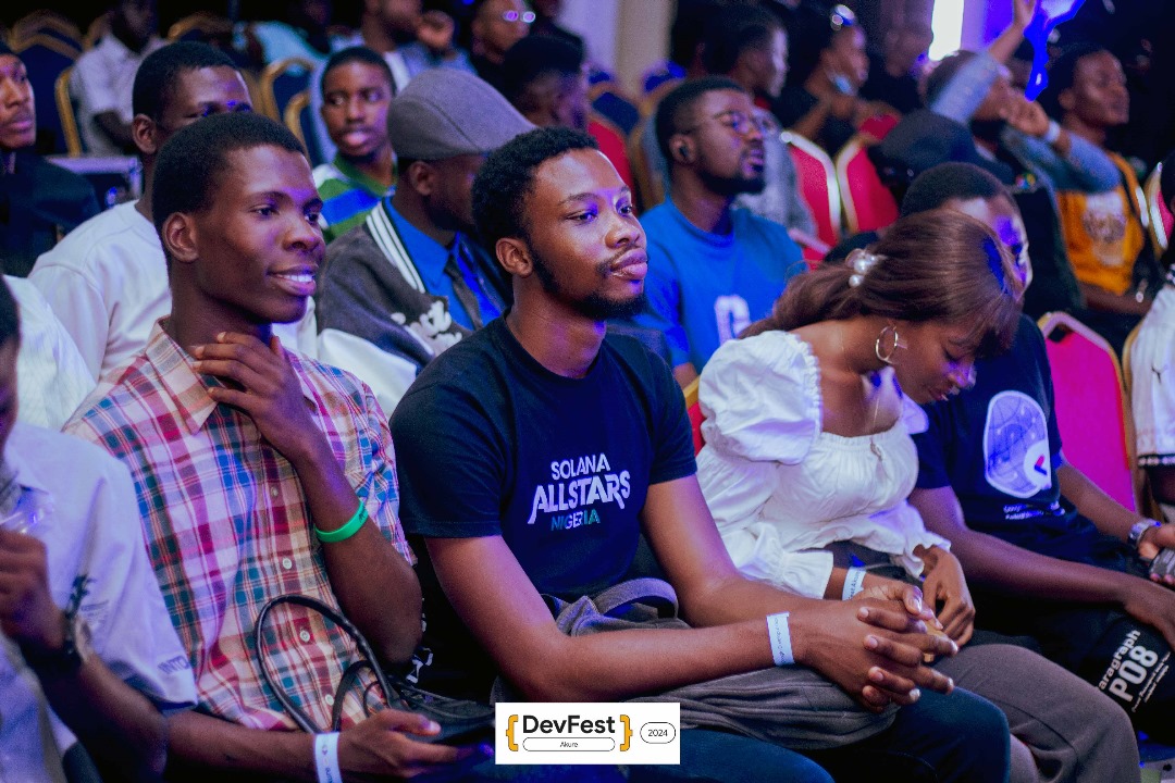 WiaMove's tweet image. Spot the merchandise on all slides 😉?

Follow us as we unravel more amazing things from Move9ja to make your travel experience better, one trip at a time 😁.

#travelcompany #travellingtips  #eventmarketing #productexhibition