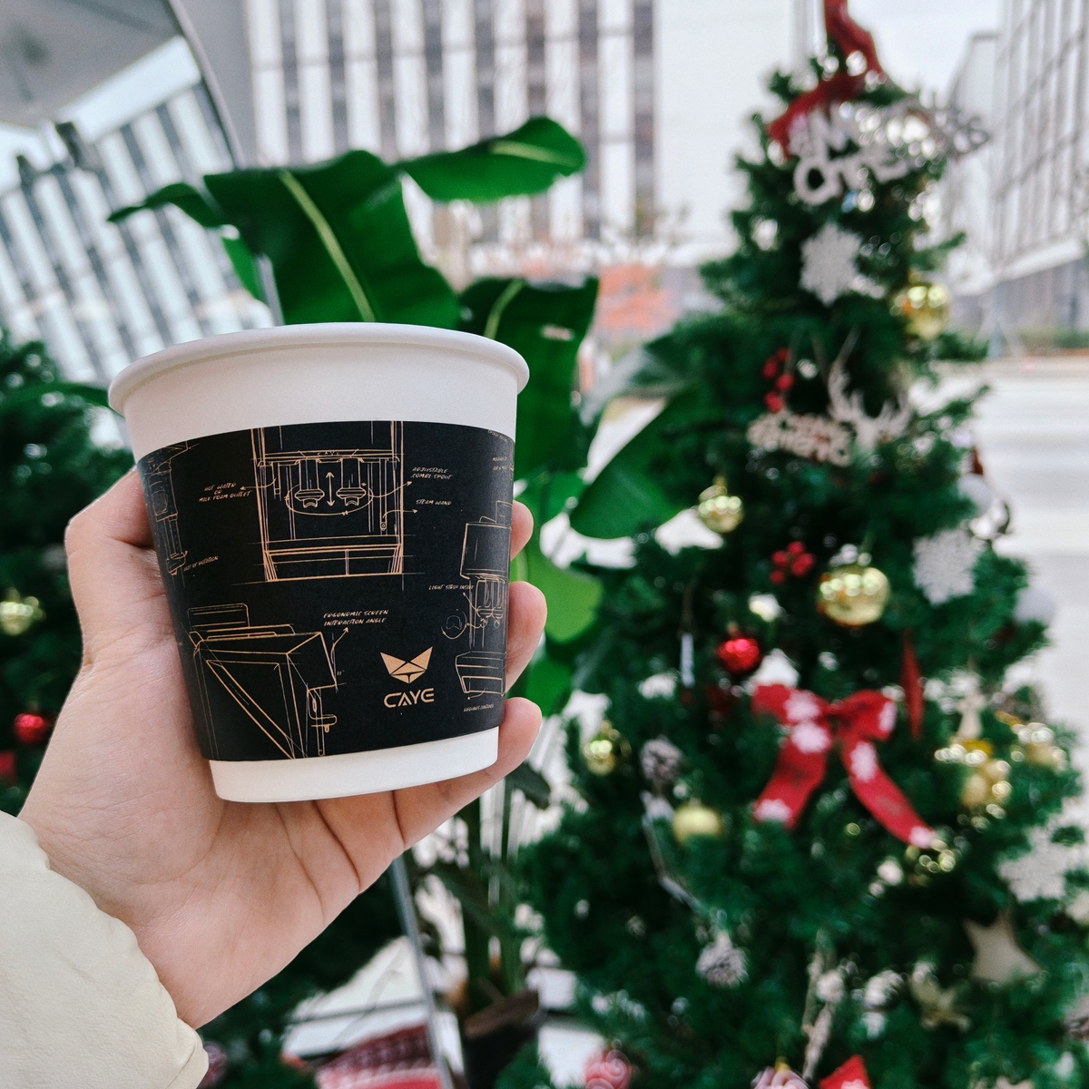 caye_tech's tweet photo. Warm Up Your Holidays with CAYE ☕Step into the festive spirit with freshly brewed coffee. Whether it’s a cozy latte or a frothy cappuccino, let every sip add joy to your Christmas moments. ✨#Christmas #merrychristmas #christmastree #holidays #CAYESmartX #CommercialCoffeeMachine https://t.co/QwU8e6z2wd