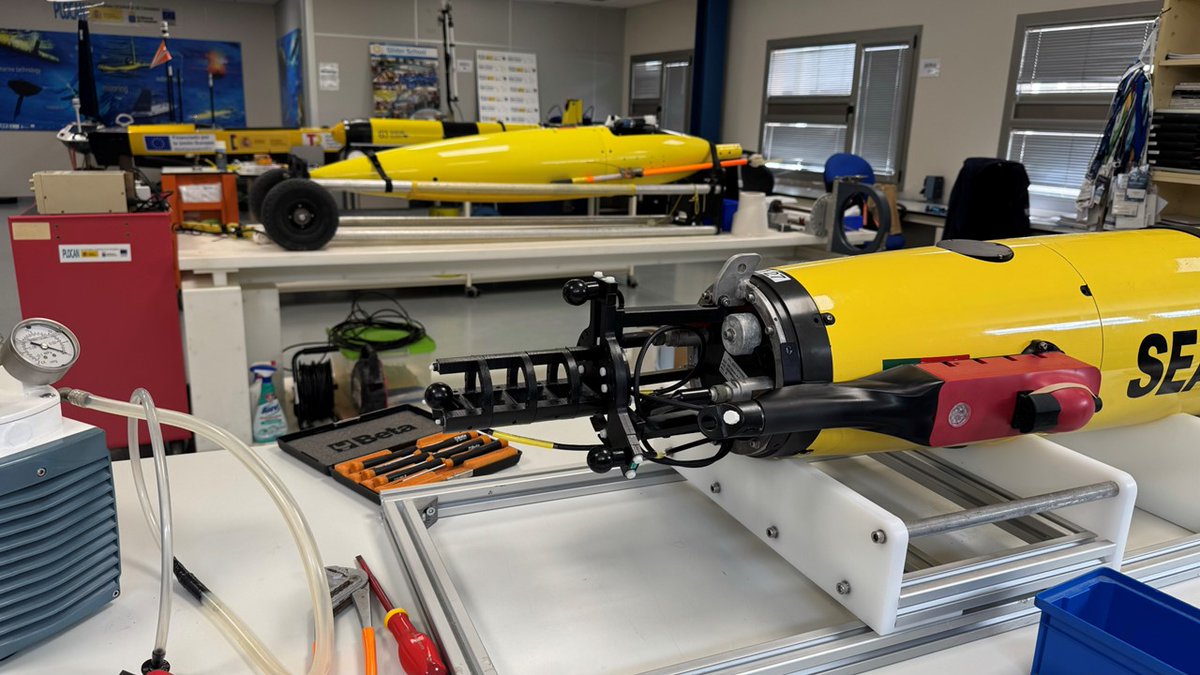 GliderPLOCAN's tweet photo. La flota #VIMAS de #ICTSNews @plocan en apoyo a la monitorización del #RuidoSubmarino en el marco del proyecto europeo #PureWind @jpioceans @NTNU @ULPGC @CNRsocial_ @nat_sciences_be @UCC @UMwGdyni #OceanGlider @EuroGOOS @SeaExplorerUUV #OceanTech #OffshoreWind @agenciaiisi https://t.co/3xt0mxUHeF