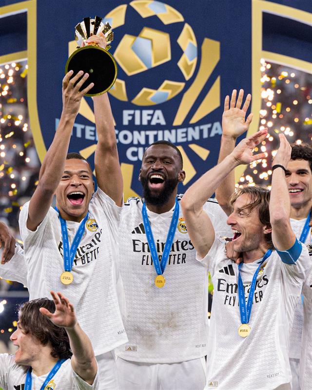 realmadridarab's tweet photo. 🙌🏆🤩  
#WorldCham9ions https://t.co/mayP4rXDw2
