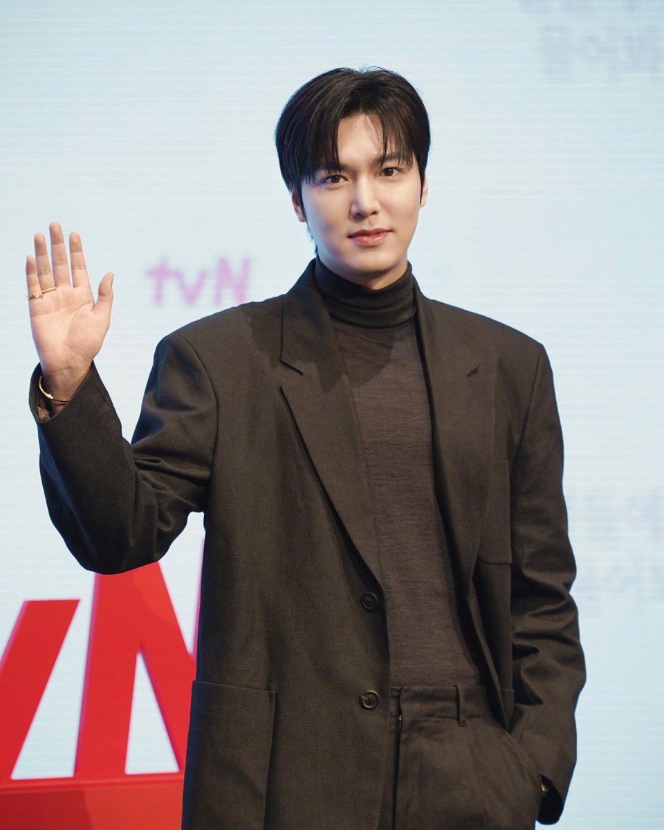 JapanMinoz's tweet photo. [#LEEMINHO] #📷
「星がウワサするから」を通じて
今までず～っと隠していた
かわいさをたっぷり!!!見せてくれるイ・ミンホ(♡)

その出会いがもう本当に
もうすぐですよ〜

🚀 1月4日(土)午後9時20分 tvN 🚀

忘れずに、絶対に...
コン・リョンを探しに来てね (~‾▿‾)~ https://t.co/dpf7QhLBoO