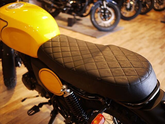 webike_moto's tweet image. イエローがとってもかわいい125ccスクランブラーを発見しました！
タンクは大容量16😮
どこまでも走って行けそうですね！

▼▼物件はこちらから▼▼
moto.webike.net/bike_detail/20…

#AJS
#TempestScrambler125