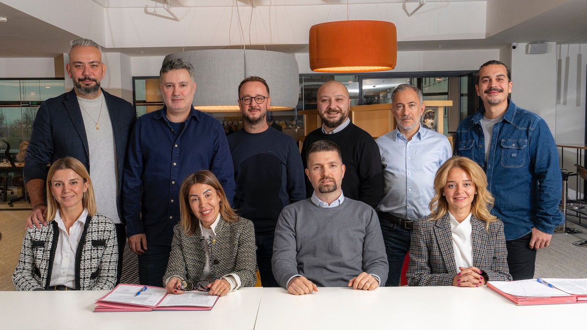 Bugün içimde tatlı bir hüzün ama aynı zamanda büyük bir gurur var... Bir hayal, 10 yıl önce bir avuç tarif ve içerikle başladı; bugün milyonların mutfağına, sofrasına dokunan bir hikâyeye dönüştü. Yemek.com’u, 10 yıldır büyüttüğümüz keyif dolu bir sofrayı yeni bir