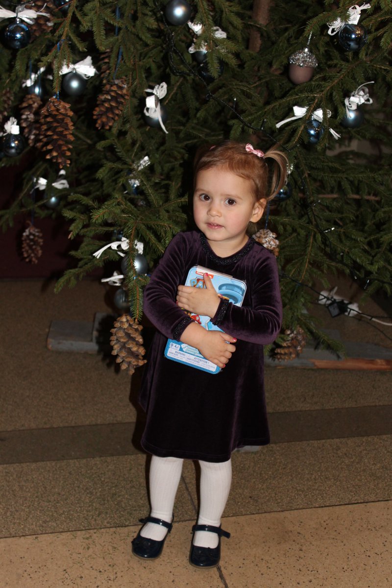 Viena no Latvijas Jūras administrācijas darbinieku Ziemassvētku tradīcijām ir sarūpēt dāvanas bez vecāku gādības palikušiem bērniem, kuri aug audžuģimenēs. 
Arī šogad sagādātas vairāk kā 70 Zsv dāvanas – rotaļlietas, spēles, kalendāri un kārumi. lja.lv/news/audzubern…