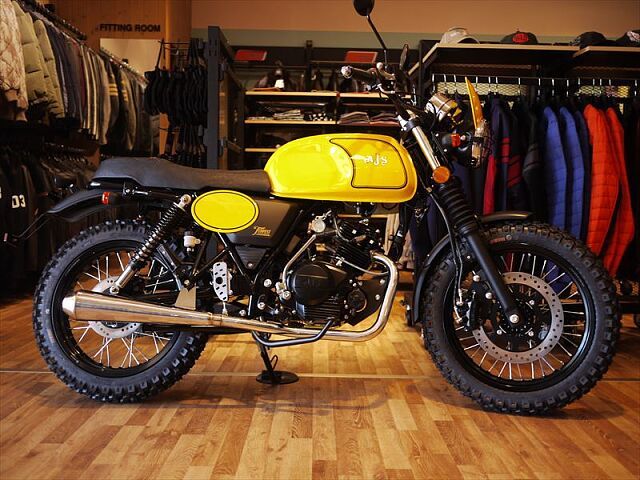 webike_moto's tweet image. イエローがとってもかわいい125ccスクランブラーを発見しました！
タンクは大容量16😮
どこまでも走って行けそうですね！

▼▼物件はこちらから▼▼
moto.webike.net/bike_detail/20…

#AJS
#TempestScrambler125
