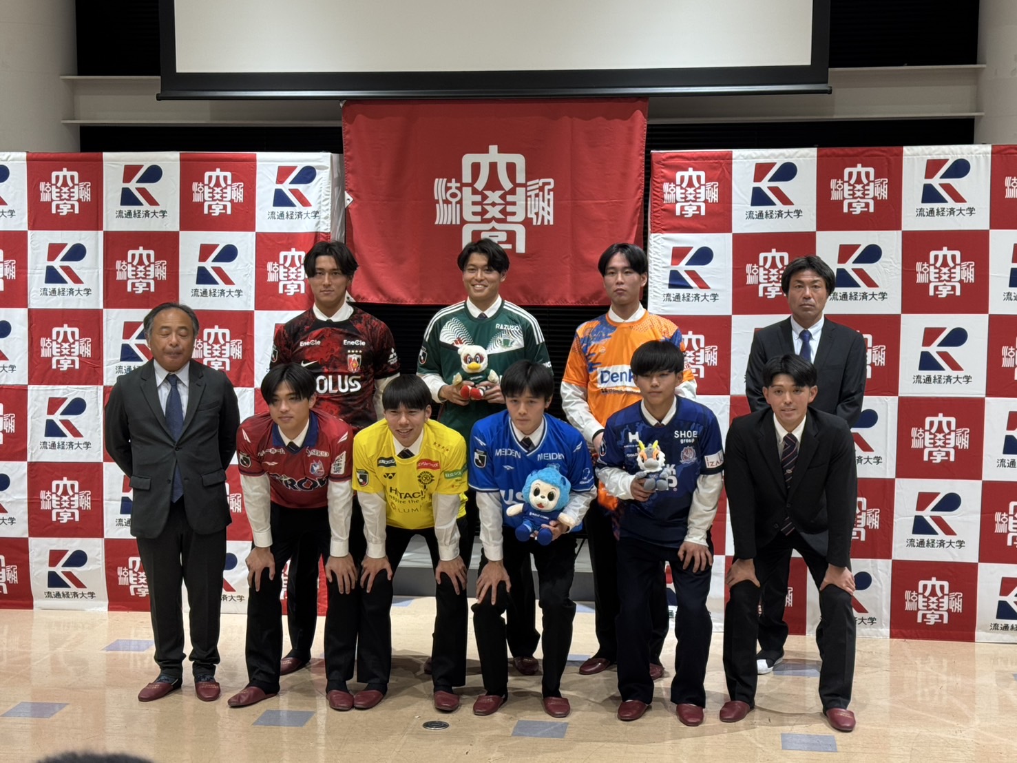 流通経済大学サッカー部　ユニフォーム赤　長袖 Yahoo!オークション - 限定品 3点セット 流経大柏 流通経済大学