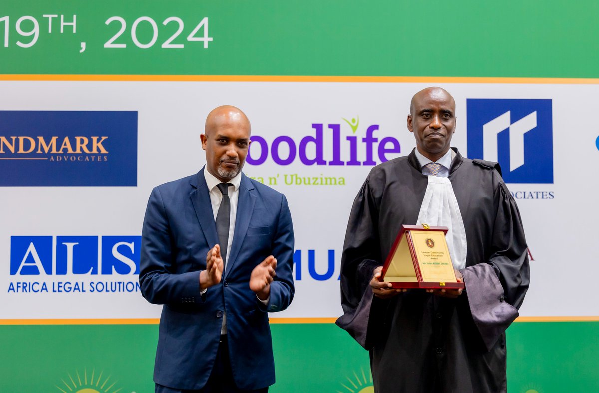 Rwanda_Bar's tweet photo. The President of the Bar @Moisenkunda, alongside Hon. Dr. Emmanuel Ugirashebuja, Minister of Justice and Attorney General, proudly recognizes this year’s top-performing advocates. Celebrating excellence and dedication in advancing the legal profession. #RBAAGM2024 https://t.co/MdO0tggMlo