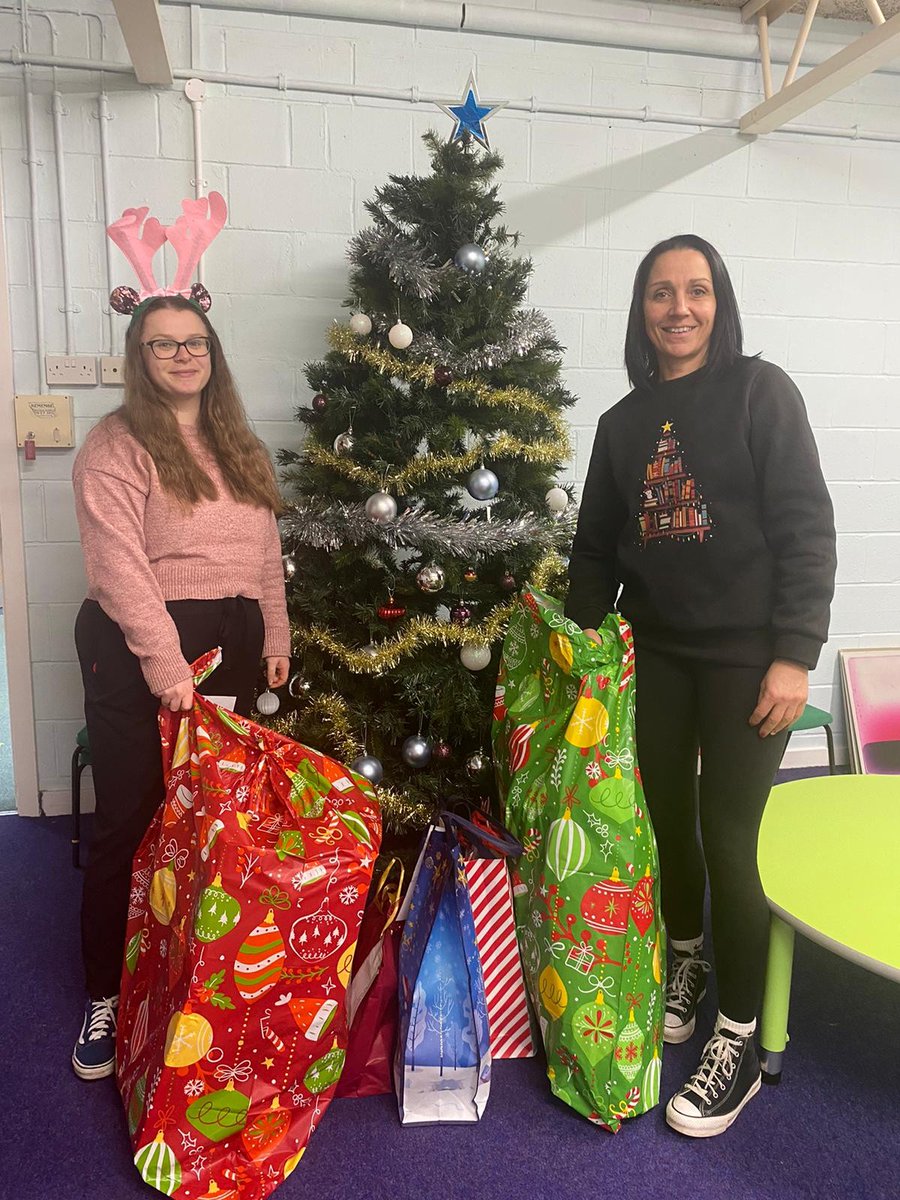 LincsBOSS's tweet photo. 🎁#ToyAppeal #MakeTheirsMagic #MakeADifference
Lincolnshire BOSS delivering Christmas gifts to @MetheringhamP to support their families and community. https://t.co/kmLqItUv9J
