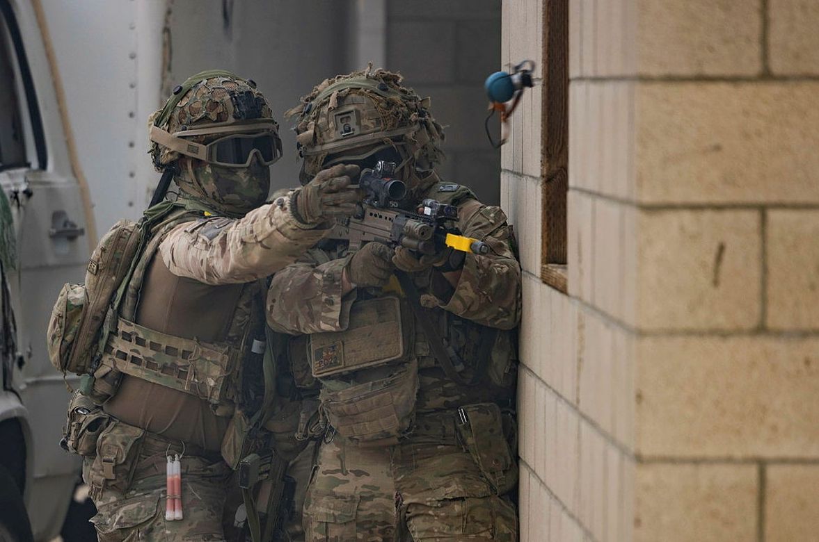 Army_Leadership's tweet image. Self-aware Army leaders inspire trust, adapt under pressure, and empower their teams. By knowing their strengths, weaknesses, and impact, they build resilient, agile units ready for any challenge. 

📸The Royal Yorkshire Regiment

#Leadership #MissionCommand #selfwareness