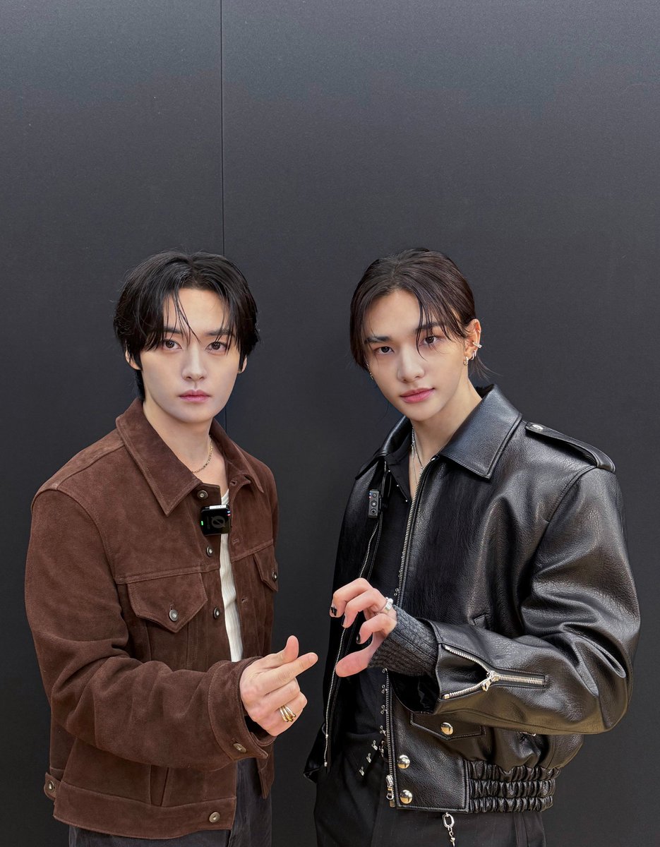 Stray_Kids's tweet photo. [SKZ-BEHIND📸] 

일일 안무쌤이 된 냥럿즈의 
Walkin On Water 속성 과외 시간🕺

https://t.co/mvjtUMJx3M

#StrayKids #스트레이키즈
#리노 #LeeKnow
#현진 #Hyunjin
#合 #HOP 
#SKZHOP_HIPTAPE
#WalkinOnWater 
#아이키 #춤으로만난사이
#StrayKidsComeback
#YouMakeStrayKidsStay https://t.co/D8v41f5e3w