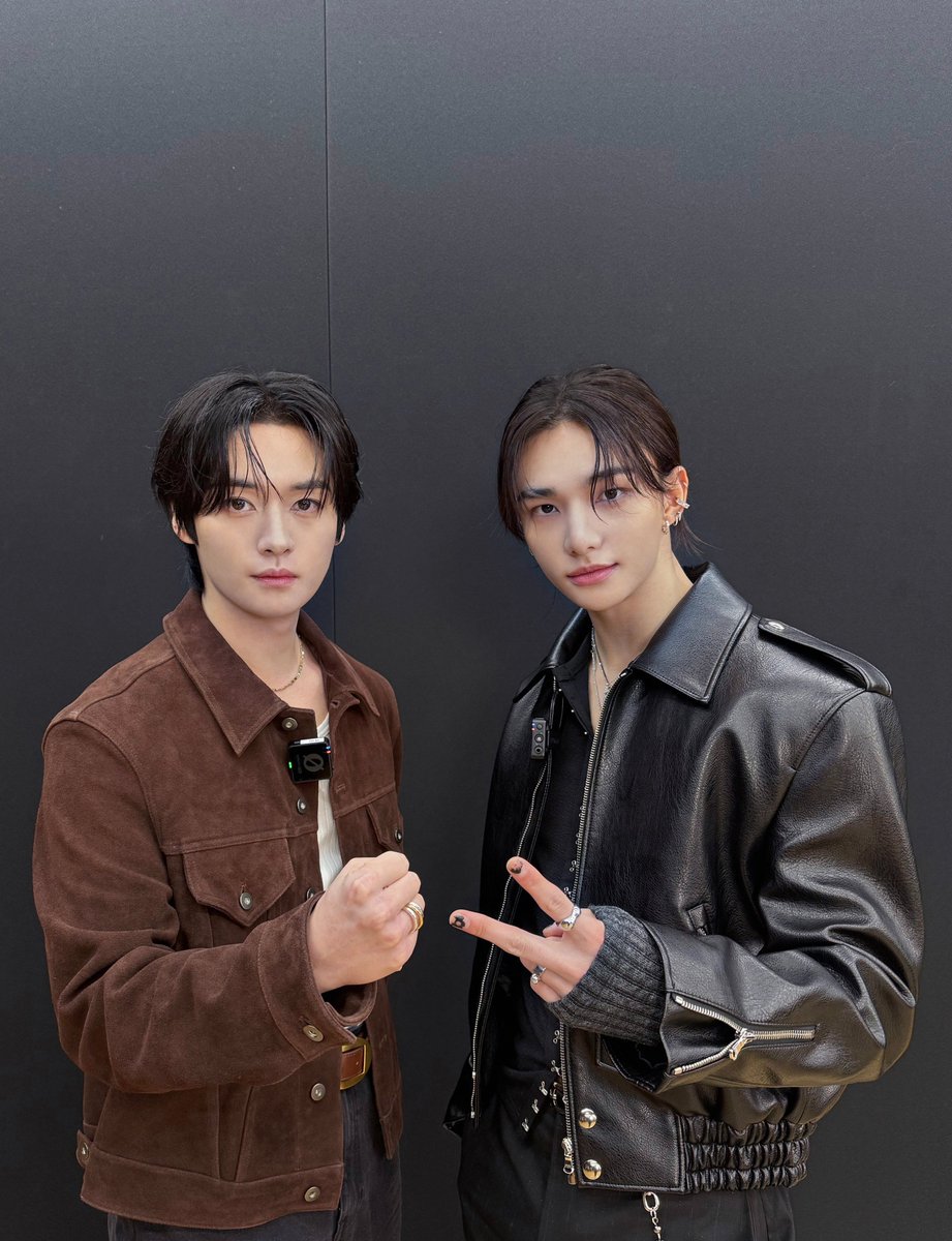 Stray_Kids's tweet photo. [SKZ-BEHIND📸] 

일일 안무쌤이 된 냥럿즈의 
Walkin On Water 속성 과외 시간🕺

https://t.co/mvjtUMJx3M

#StrayKids #스트레이키즈
#리노 #LeeKnow
#현진 #Hyunjin
#合 #HOP 
#SKZHOP_HIPTAPE
#WalkinOnWater 
#아이키 #춤으로만난사이
#StrayKidsComeback
#YouMakeStrayKidsStay https://t.co/D8v41f5e3w