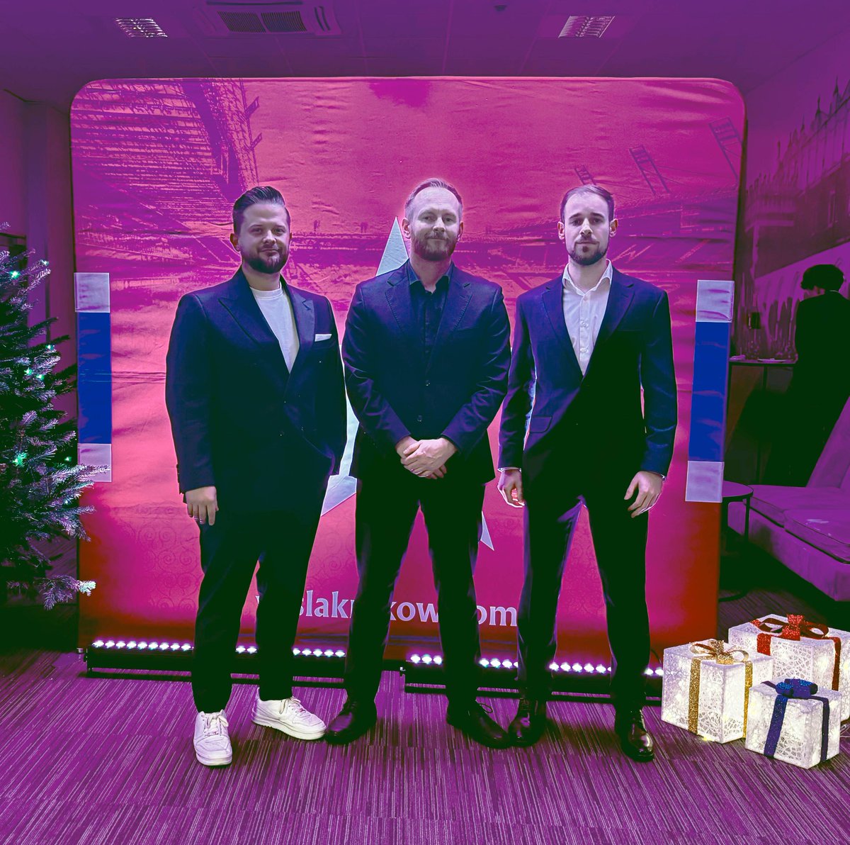 Dziękujemy <a href="/AkademiaWisly/">Akademia Piłkarska Wisły Kraków</a> za zaproszenie na Wigilię Klubową🎅🌲To była duża przyjemność spędzić kilka wspólnych chwil z tak znamienitymi Gośćmi 🔴⚪🔵