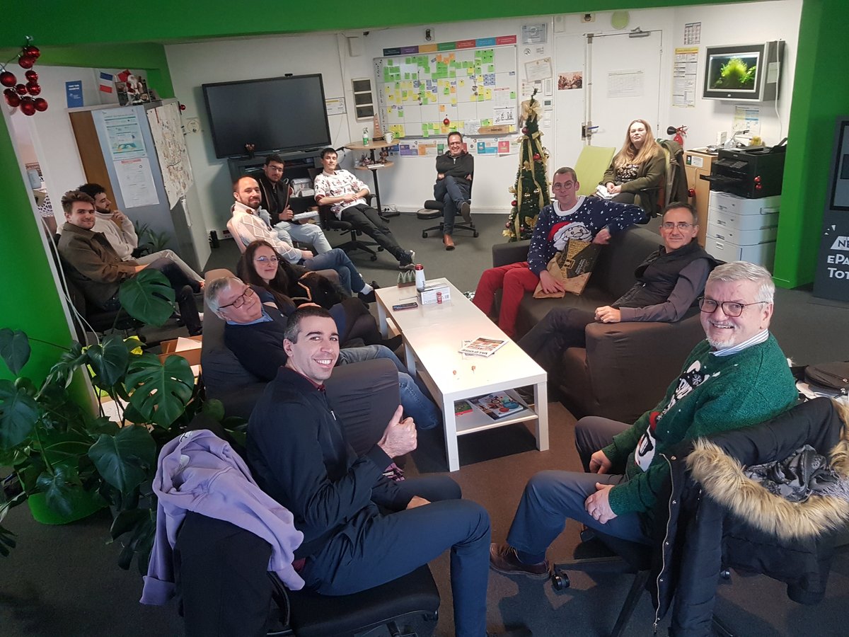 Mardi, nos équipes 🇫🇷 🇺🇸 🇨🇦 se sont rencontées, pour un Noël avant l'heure ! 🎄🎅

Au programme : 

🍽️ Crumble de poisson par le traiteur / resto local "Chez Holive" (chez-holive.fr), 

🎁 Cadeaux secrets 

... et fous rires 😂 ! 

#Noel #SecretSanta #SystemTV #Famille