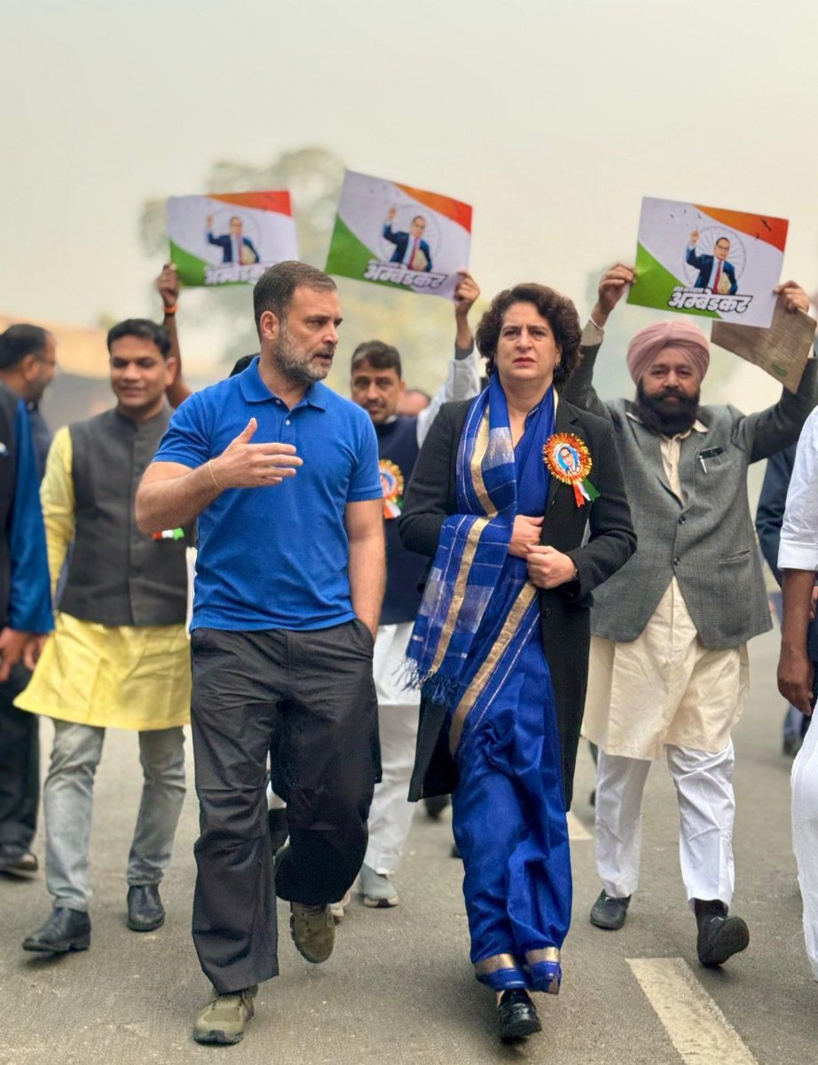 AnilYadavmedia1's tweet photo. जब जानते हो कि,
वो मार्शल आर्ट का चैम्पियन है,
वो रोज एक्सरसाइज करता है,
उसके डोले शोले हैं,

तो उसकी बहन @priyankagandhi से 
मिस बिहेव क्यों किया,

अब वो तुम लोगों की तरह कायर वीर का चेला तो है नहीं, 
जो भाग जाएगा,

#Raga_ने_पेल_दिया https://t.co/6Nt1DHyl3D