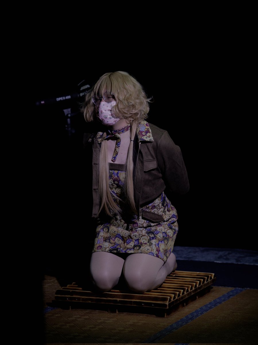 新奇的刑具：搓衣板体验
场地： <a href="/lan_shibari/">岚绳社</a> 
摄影： <a href="/kong_shibari/">空先生</a>