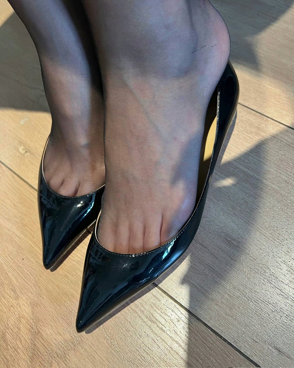 为什么男人喜欢黑色丝袜，我今天知道了，嘻嘻 https://t.co/Tv2JlVeW7G