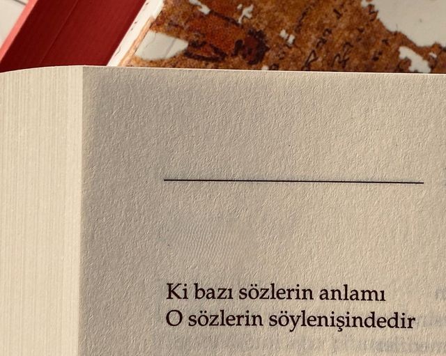 Raskolnikovsair's tweet photo. Ki bazen sözlerin anlamı 
o sözlerin söylenişindedir. https://t.co/ybjfLcZfFg