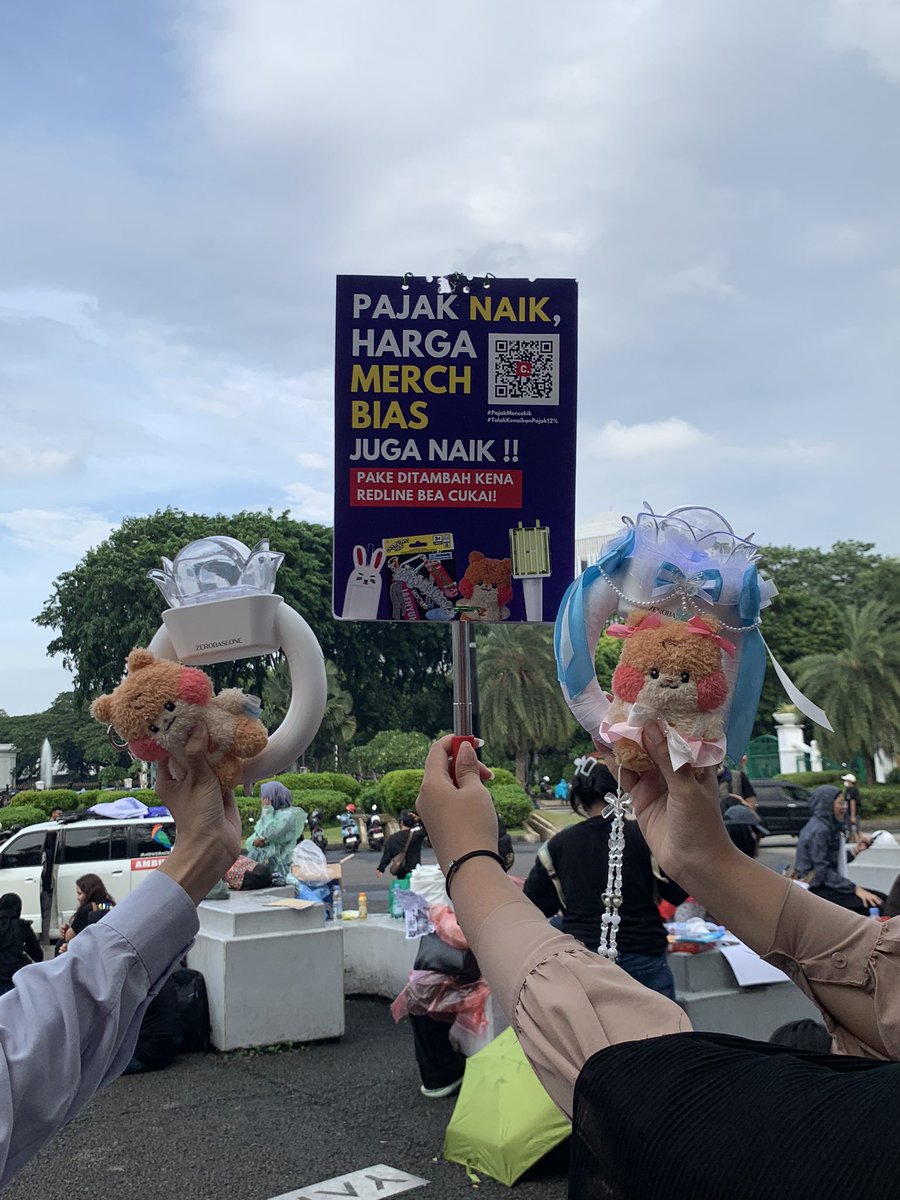 hanni0613's tweet image. ONEDOOR ZEROSE IKUT DEMO!!!
TOLAK PPN 12%!!!

GUA BELOM NONTON KONSER ANJ🫵🏼

#TolakPPN12Persen 
#TolakKenaikanPPN 
#TolakKenaikanPPN12Persen