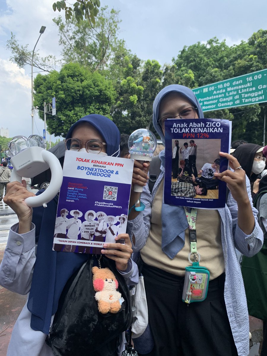 hanni0613's tweet image. ONEDOOR ZEROSE IKUT DEMO!!!
TOLAK PPN 12%!!!

GUA BELOM NONTON KONSER ANJ🫵🏼

#TolakPPN12Persen 
#TolakKenaikanPPN 
#TolakKenaikanPPN12Persen