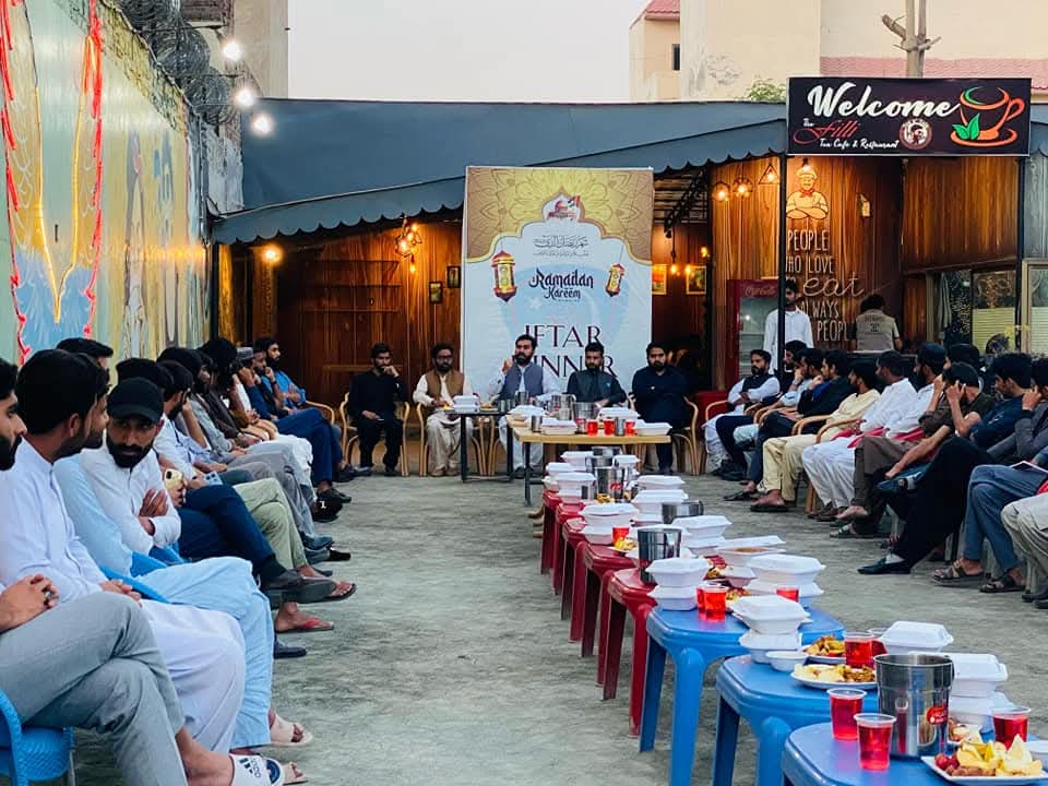 UmmahFirst313's tweet photo. اسلامی جمعیت طلبا جامعہ سرگودھا کے زیر اہتمام ناظمین کے لیے افطار ڈنر کا اہتمام کیا گیا جس میں سابق ناظمین جامعہ سرگودھا برادر اللّہ دوست خان، برادر عمیس علی، سابق ناظم سرگودھا ڈویژن برادر سعد عبداللہ اور ناظم جامعہ محترم برادر نعیم اللّہ عثمانی نے خصوصی شرکت کی۔
#ramadan2024 https://t.co/dgIyscpZSQ