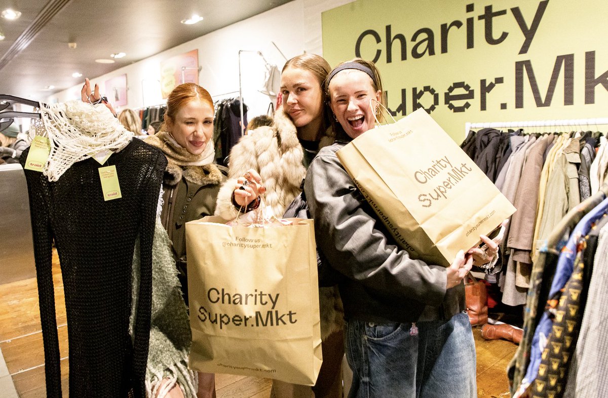 CharityMkt's tweet image. Looking for last minute finds this late-night shopping Thursday?

All our stores are open until 7pm today (with our @brentcross_sc store open until 8pm), giving you plenty of time to find those pre-loved pieces for your loved ones- or maybe just yourself!

 #repurpose #xmasshopp
