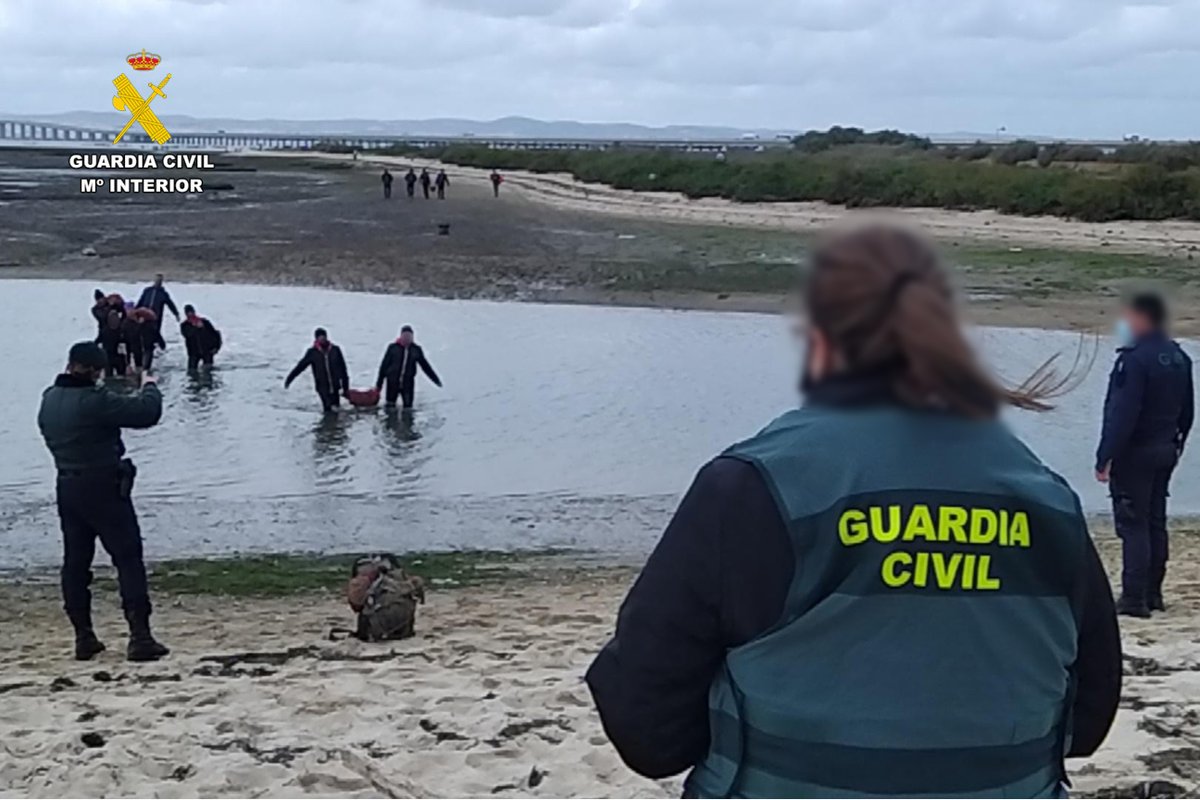 Europol's tweet photo. 🚨 Authorities from France, Portugal and Spain, supported by Europol, have arrested 62 members of multiple gangs involved in the illegal fishing of contaminated molluscs. 

Read more in our press release ⤵️

https://t.co/DHqGyupKx7 https://t.co/c1Poh5feCg