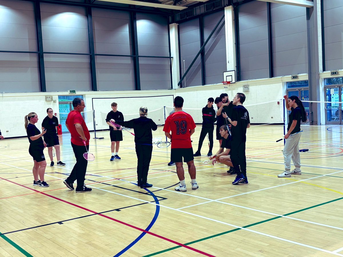 Laura Burns tweet media