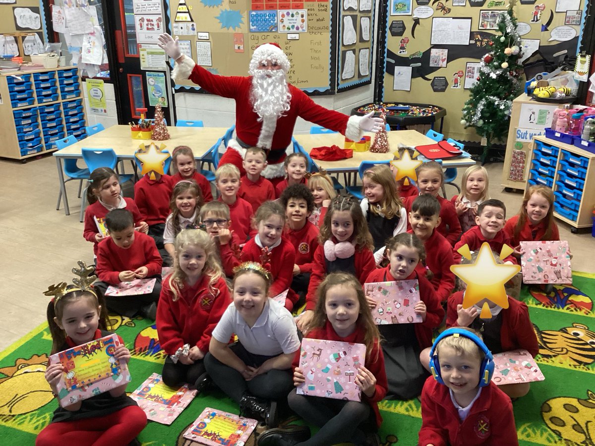 We had a very special visitor this week! Thank you, Father Christmas for visiting us all the way from the North Pole. ❄️ 
Wishing everyone a Merry Christmas and a peaceful and happy New Year. Nadolig Llawen a Blwyddyn Newydd Dda! 🎄⭐️🥳🌈❄️☃️