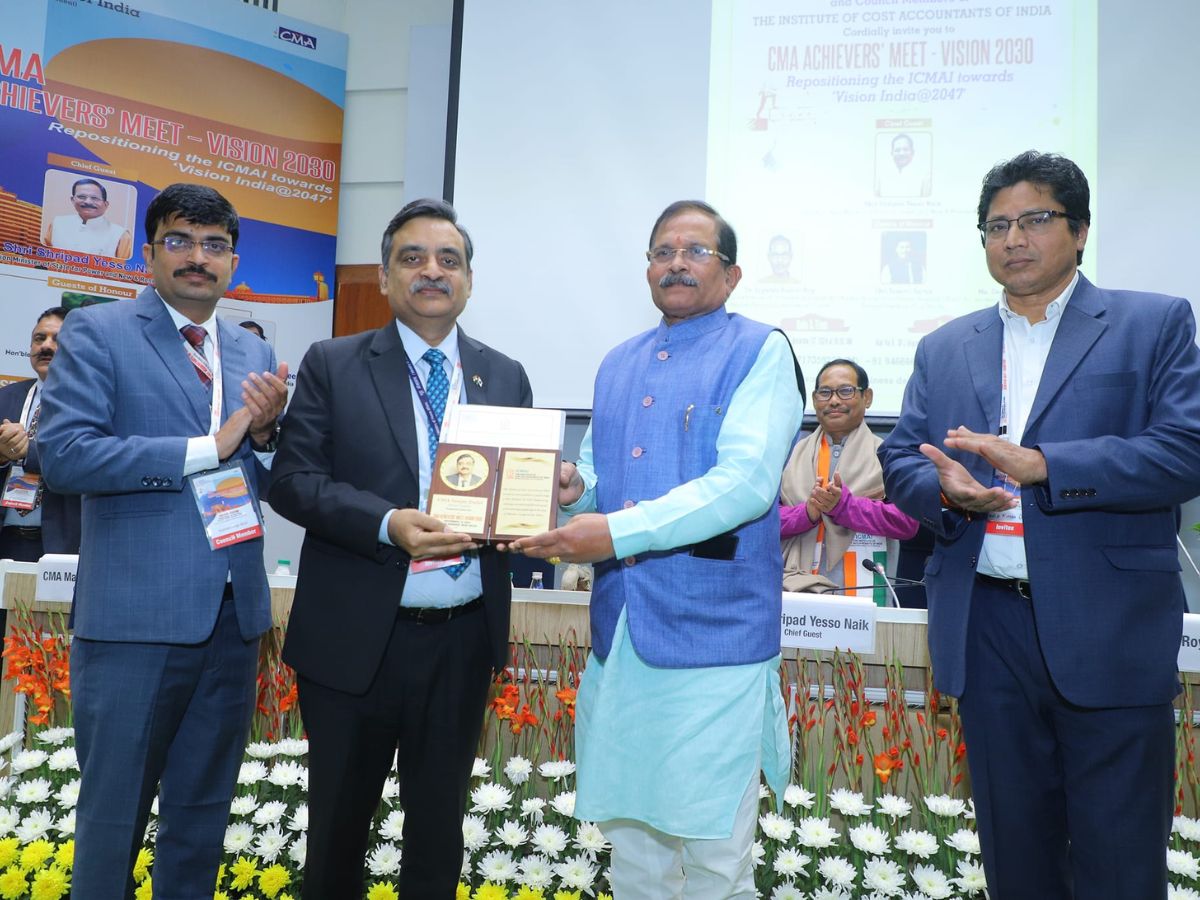 psuconnect's tweet image. EIL Director Finance honoured as CMA Achiever

Read more-👇
psuconnect.in/news/eil-direc…

#CMAAchiever #FinanceExpert #ProjectExecution #DelhiUniversity #ICMAI #EI