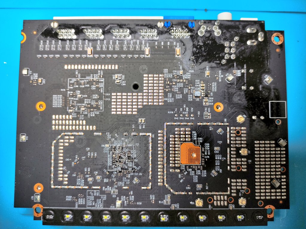 juampero's tweet photo. Conectando puerto serie a este Cudy ax3000.  #openwrt https://t.co/3poHd22R9h