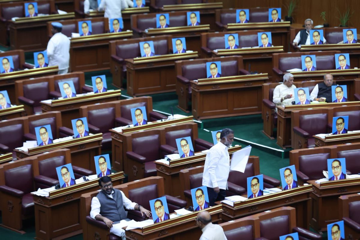 जिस दलित बच्चे को स्कूल से बाहर रखा उन्हीं का नाम पूरे देश मे गूंज रहा है !! 
जय भीम 🙏🏻