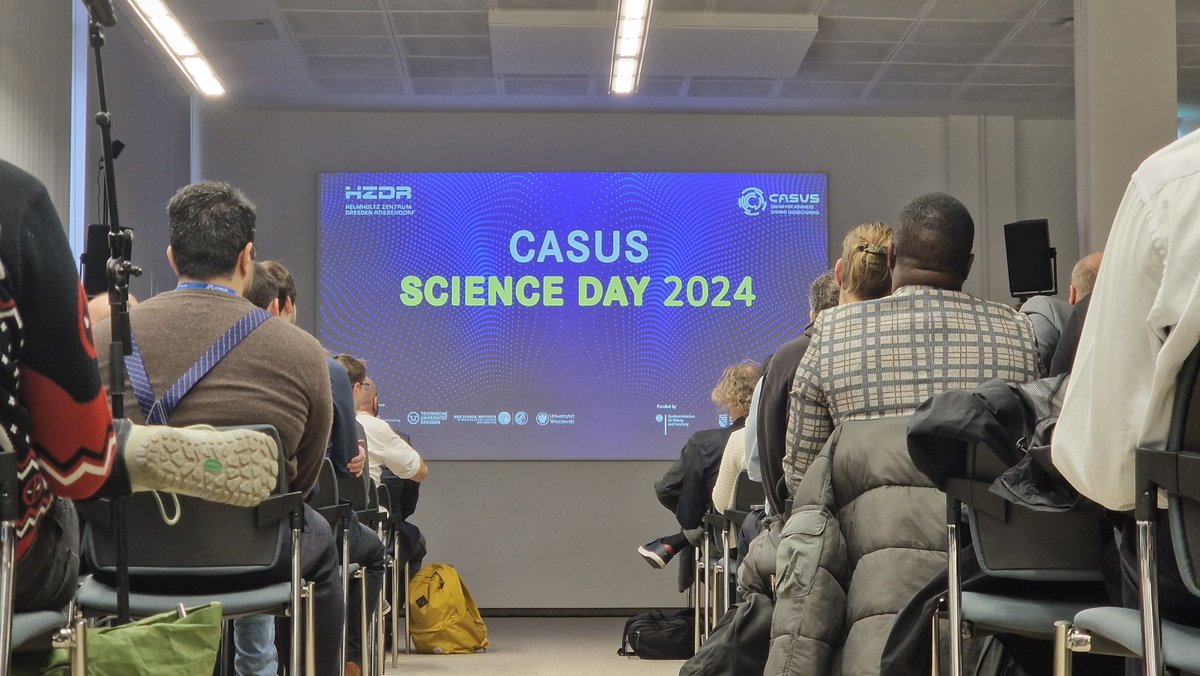 CASUSscience's tweet image. Our Science Day has started and we are really happy about the packed lecture hall 💬🏦. After all, Christmas Eve🎄is just five days away! We wish all participants exciting insights and stimulating discussions. #Goerlitz #cityofscience #exchange