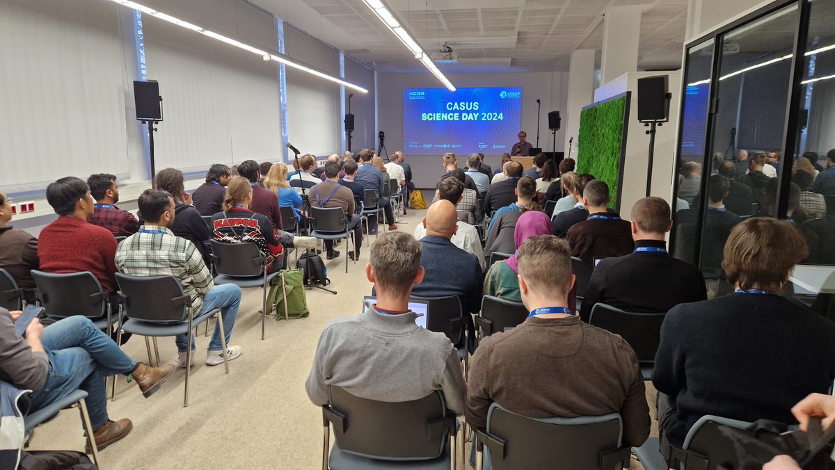 CASUSscience's tweet image. Our Science Day has started and we are really happy about the packed lecture hall 💬🏦. After all, Christmas Eve🎄is just five days away! We wish all participants exciting insights and stimulating discussions. #Goerlitz #cityofscience #exchange